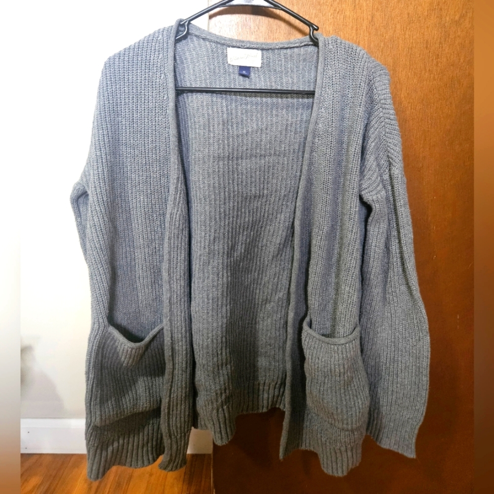 Universal Thread Gray Sweater ipen front with pockets size XS